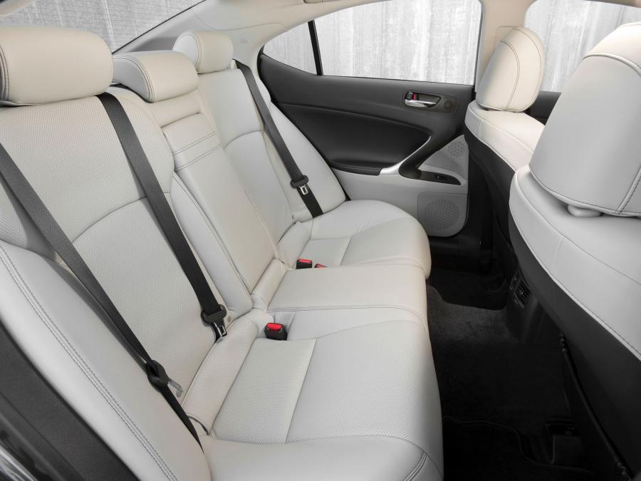  Lexus IS350 2010 года  (фото 2 из 10)